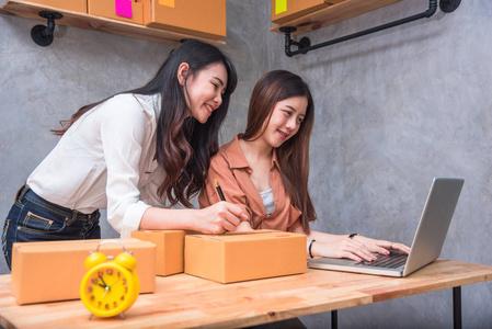 小主人家庭办公室.在线营销和产品包装及配送服务照片
